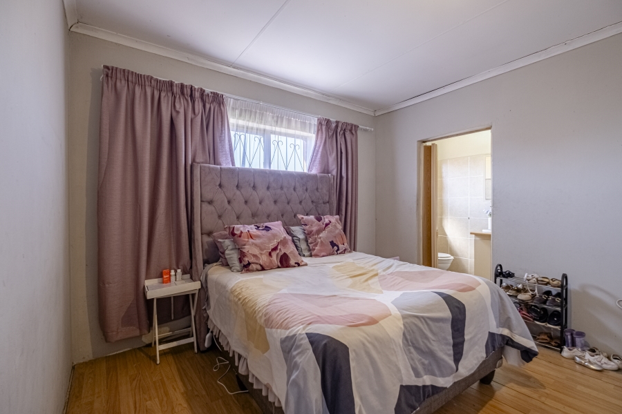 3 Bedroom Property for Sale in Overbaakens Eastern Cape